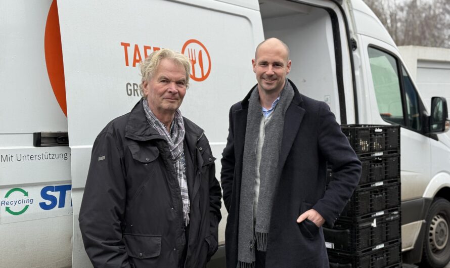 Mitarbeiter der Firma Heppner unterstützen die Tafel Gronau mit einer Spende